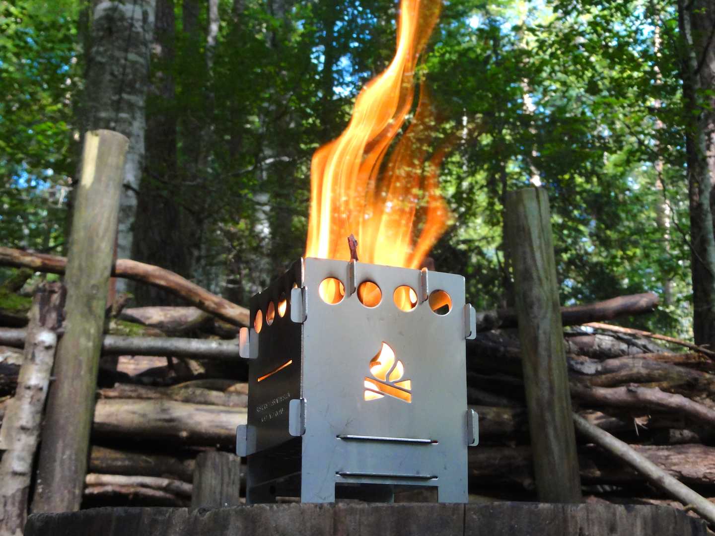 Bushbox Outdoor Pocket Stove: small, easy, inexpensive Bushcraft  Essentials Shop